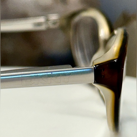 DKNY - Cat-Eye Tortoiseshell-Patterned Rx Eyeglass Frames - Silver Arms - EUC - Picture 14 of 17
